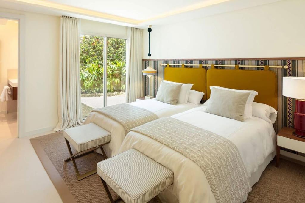 Beachfront La Luisa, Golden Mile, Villa *