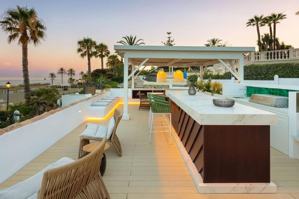 Villa Beachfront La Luisa, Golden Mile,